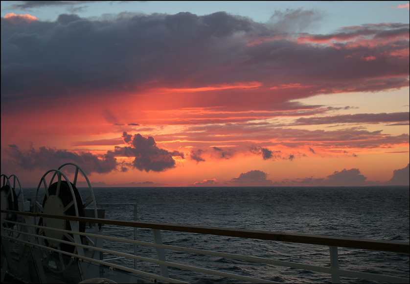 photo "Quickly darkens on the sea..." tags: travel, Europe