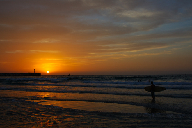 photo "Waiting For Waves" tags: landscape, clouds, sunset