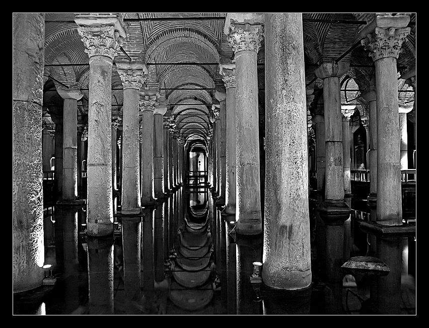 photo "Underground Cistern - bw" tags: black&white, architecture, landscape, 