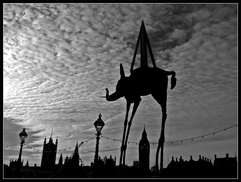 photo "Dali vs London" tags: abstract, architecture, landscape, 