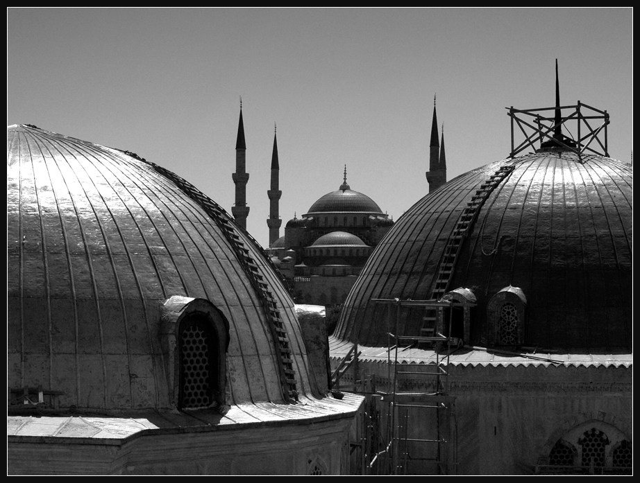 photo "Hagia Sophia and Blue Mosque" tags: black&white, architecture, landscape, 