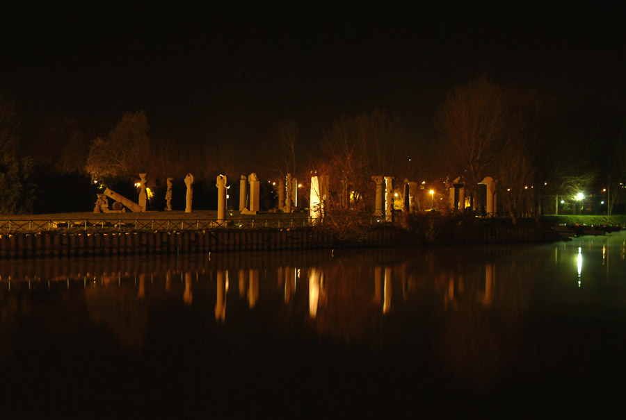 photo "Campo del Sole - Trasimeno Lake - Italy" tags: architecture, travel, landscape, Europe