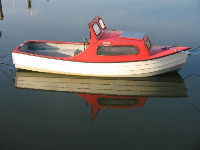 photo "Red boat." tags: reporting, 