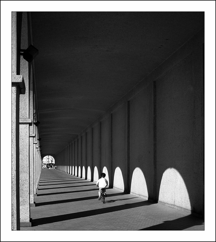 photo "Biking" tags: black&white, 