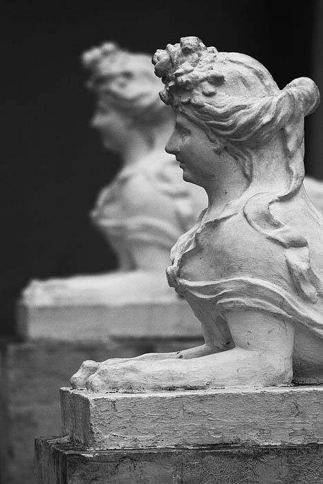 photo "Sisters" tags: black&white, fragment, 