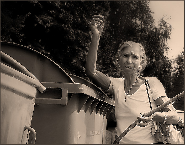 photo "Belief and poverty" tags: reporting, portrait, woman