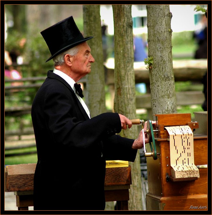 photo "the old organ man" tags: portrait, reporting, man