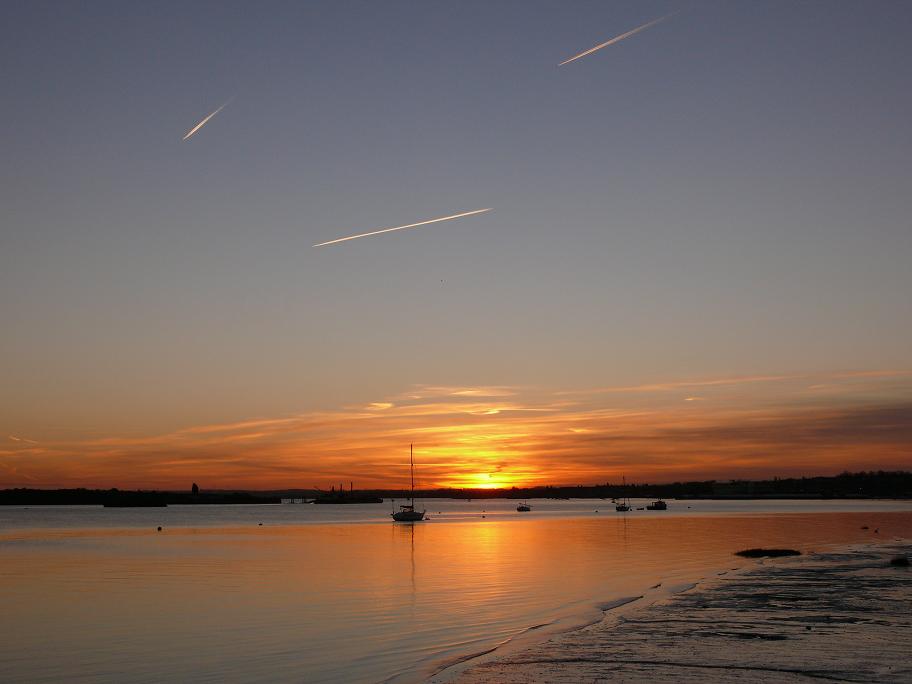 photo "Sunrise & contrails ..." tags: landscape, sunset