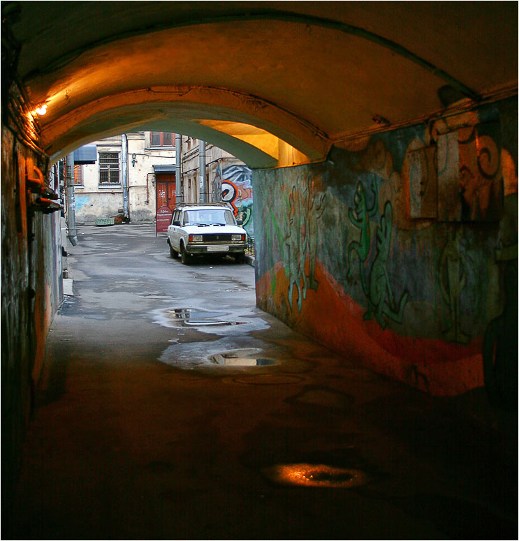 photo "In an arch of an old court yard.." tags: landscape, misc., 