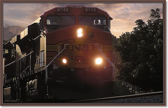фото "BNSF Locomotive at Sundown" метки: пейзаж, разное, 