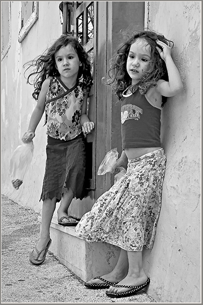 photo "Sisters" tags: genre, black&white, 