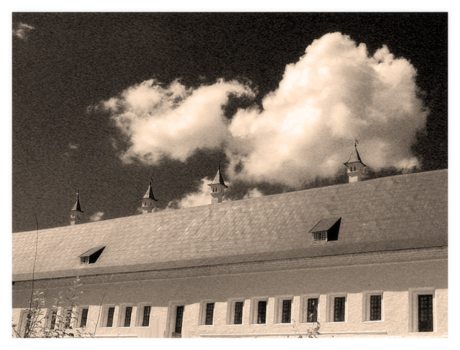 photo "In a monastery" tags: architecture, black&white, landscape, 