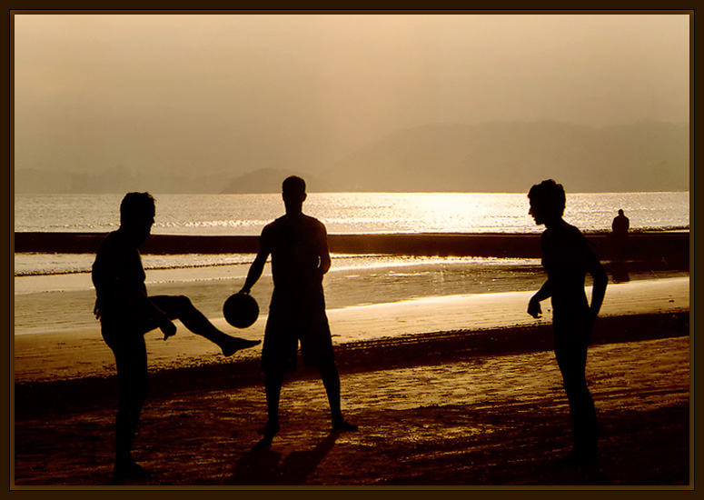 photo "Playing in the beach..." tags: landscape, summer, sunset