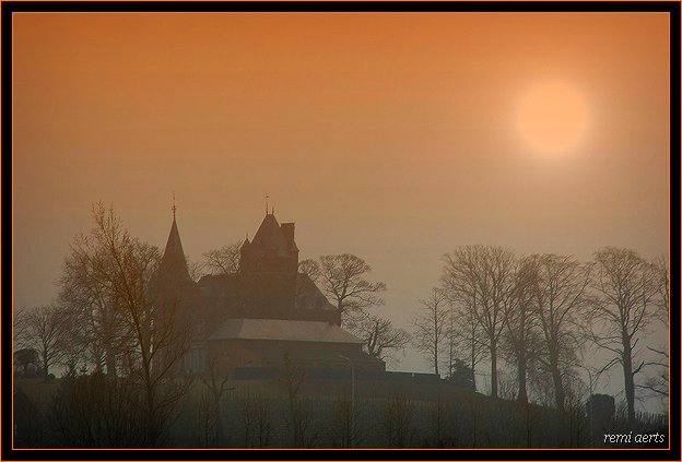 photo "phantom castle in the fog" tags: architecture, landscape, autumn