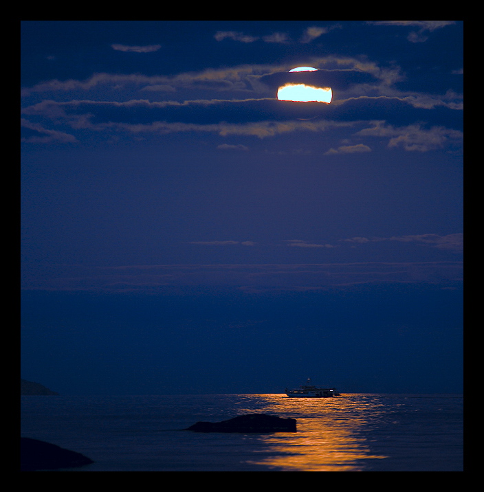 photo "At night in a full moon" tags: landscape, night, water