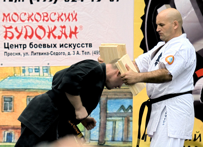 фото "А чему там болеть-то, там же кость!" метки: репортаж, спорт, 