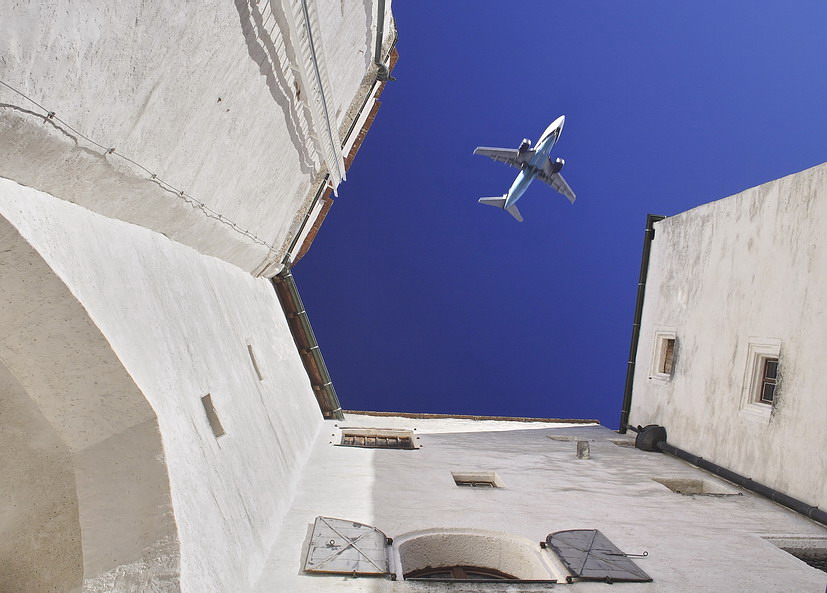 photo "Flight above white city" tags: genre, 