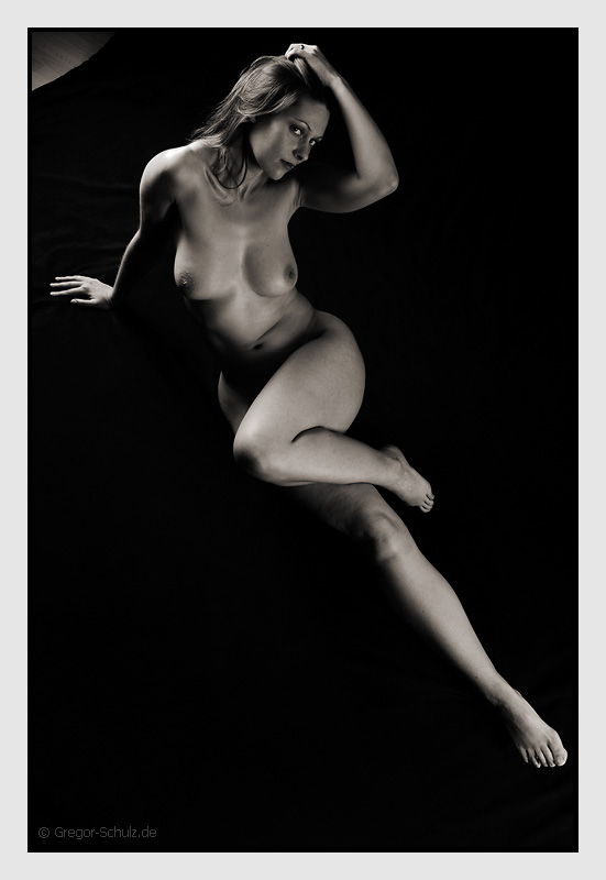 photo "y1" tags: nude, black&white, 