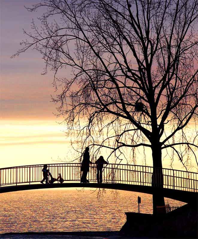 photo "family on the bridge" tags: travel, Europe