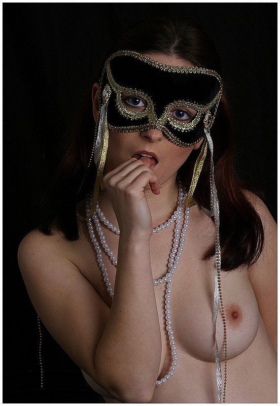 photo "Mask" tags: portrait, nude, woman