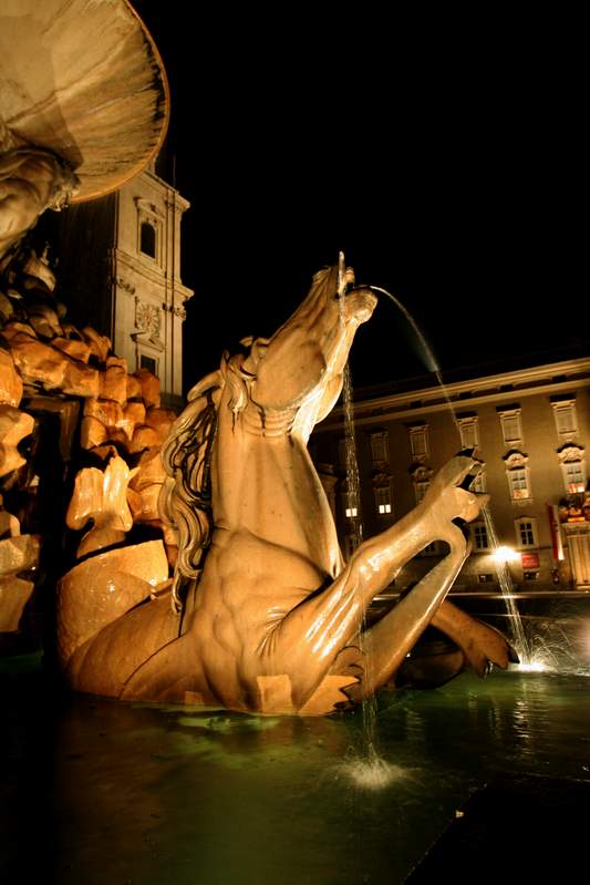 фото "Horse in the night" метки: путешествия, архитектура, пейзаж, Европа