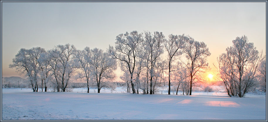 photo "They waited till the Sunrise." tags: landscape, sunset, winter