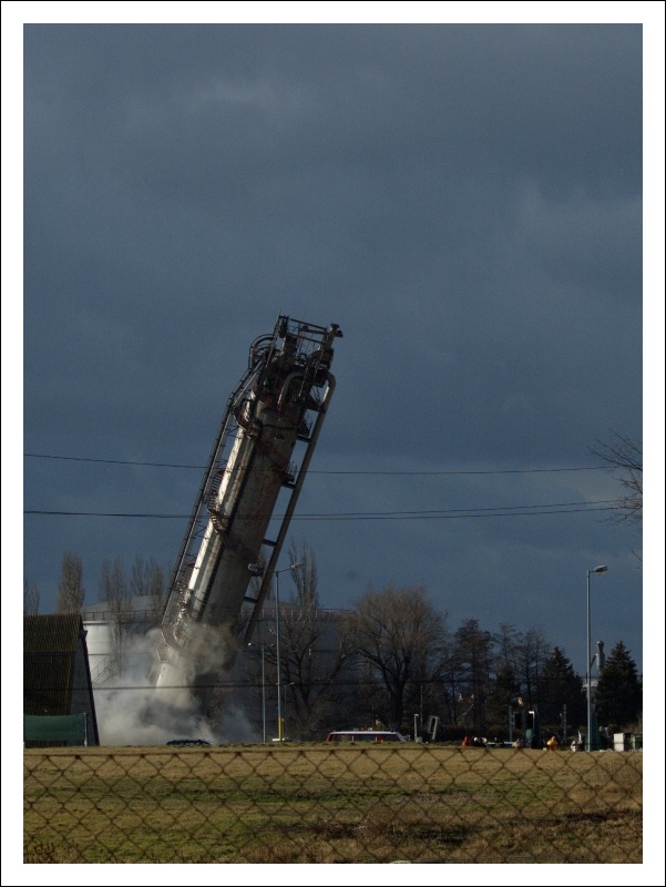 photo "Falling Tower" tags: reporting, architecture, landscape, 