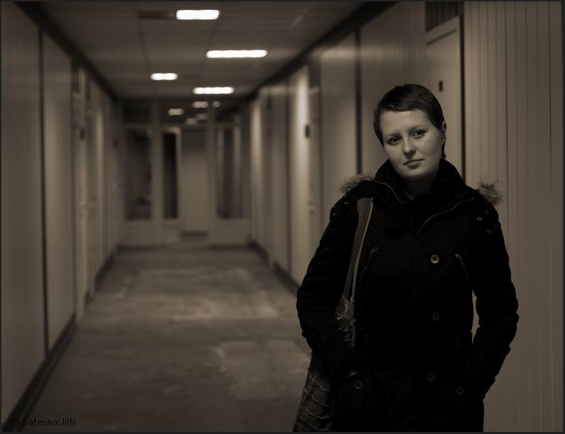 photo "my girl without brow in the corridor" tags: portrait, genre, woman