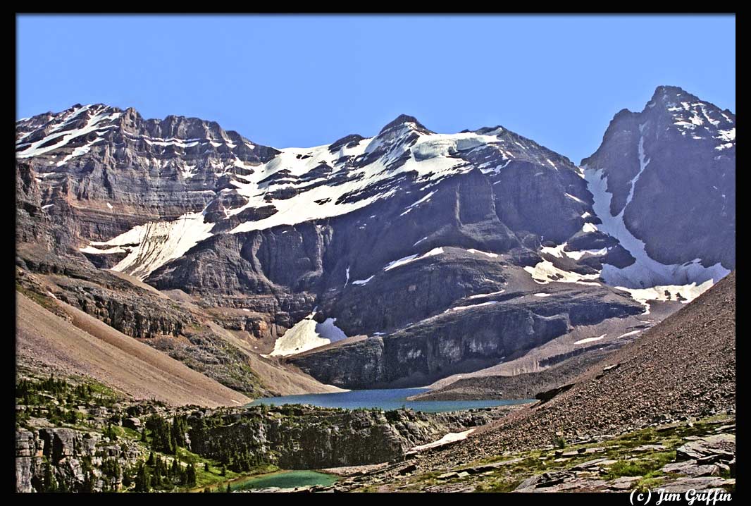 photo "Onward we go beneath Yukeness mountain" tags: landscape, mountains, water