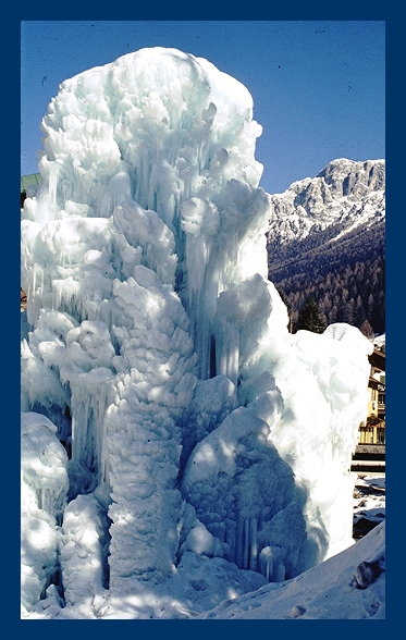 photo "Winterdressed fountain" tags: portrait, woman