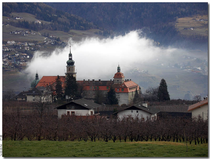 photo "Among the clouds" tags: architecture, landscape, mountains