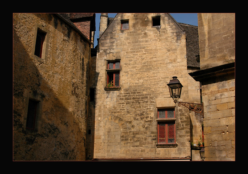 photo "Good old past : Sarlat in Perigord" tags: architecture, landscape, summer
