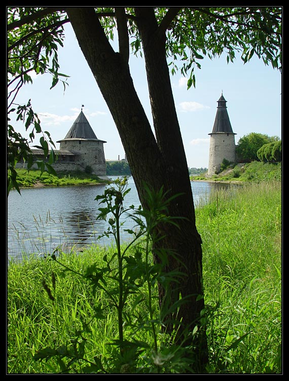 photo "Pskov. "Fat" and "Tall" towers 2" tags: landscape, architecture, summer
