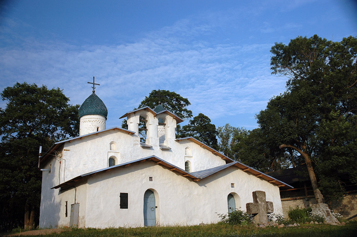 photo "one of the many in Pskov" tags: architecture, travel, landscape, 