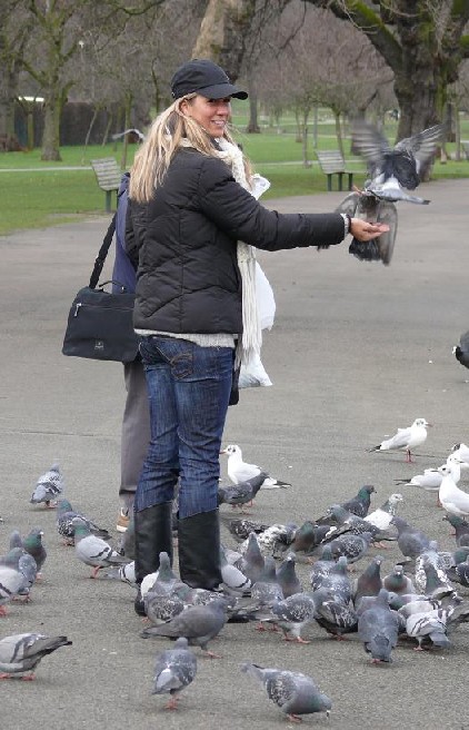 photo "Bird Lady of Regents Park" tags: misc., 