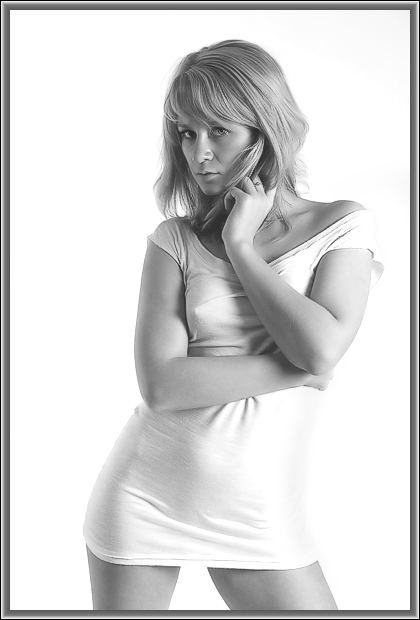 photo "In white." tags: portrait, woman