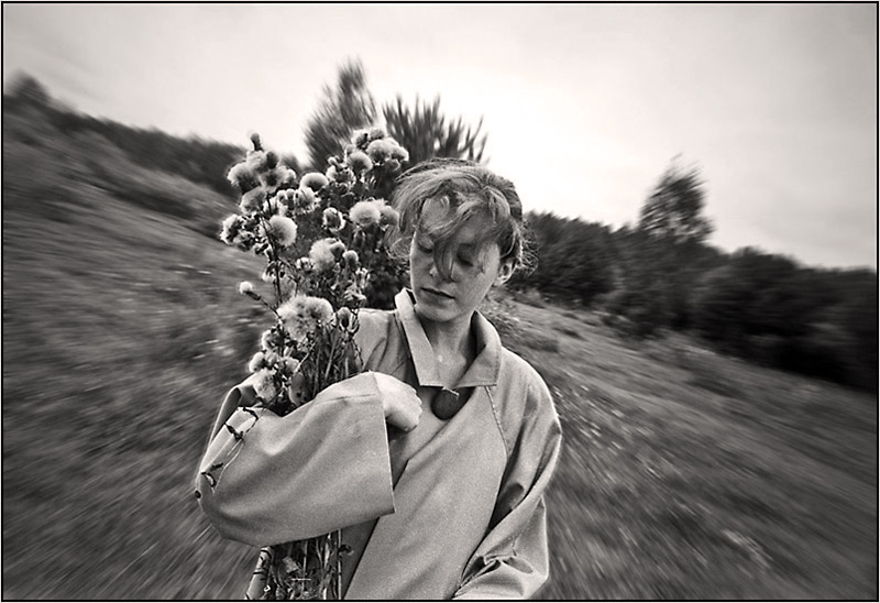 photo "the autumnal dried flowers" tags: portrait, landscape, autumn, woman