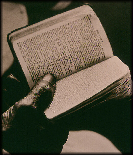 фото "Book Of Acts" метки: черно-белые, репортаж, 