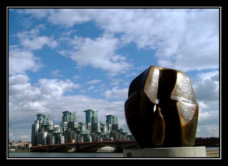 photo "Henry Moore Sculpture" tags: architecture, travel, landscape, Europe