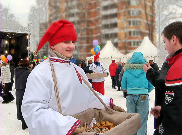 фото "Угощайтесь! (серия "Масленица")" метки: репортаж, портрет, мужчина