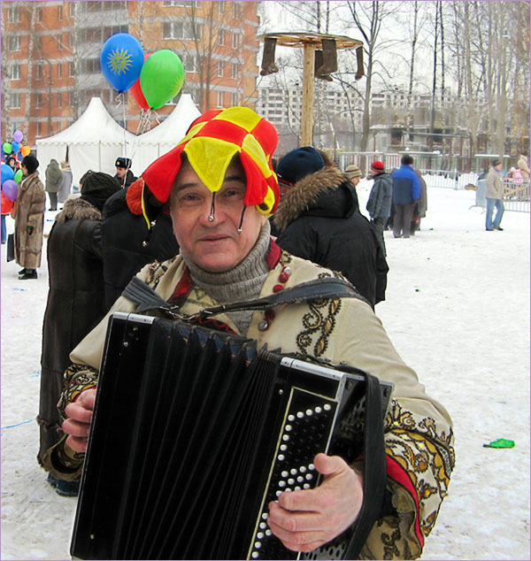 photo "man with harmony ("Shrovetide")" tags: , 