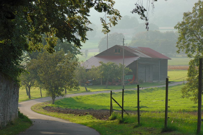 photo "The farm behind the village" tags: landscape, architecture, 