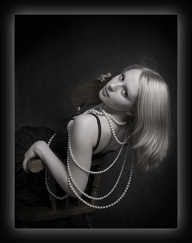 photo "Beads." tags: portrait, glamour, woman