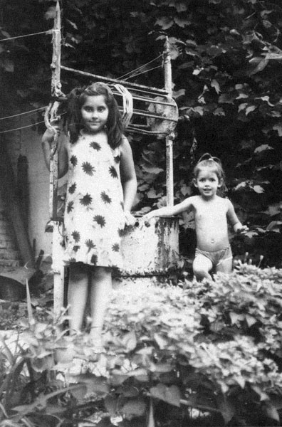 photo "Girls at wells" tags: portrait, old-time, children