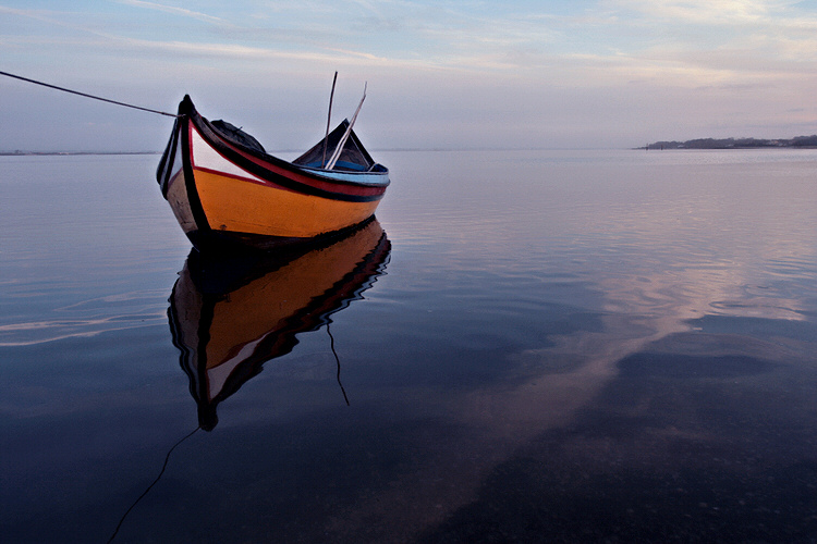 photo "Boat at dusk" tags: landscape, sunset, water