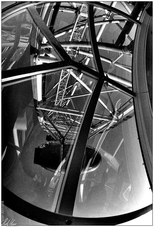 photo "London Eye / #1" tags: black&white, technics, 