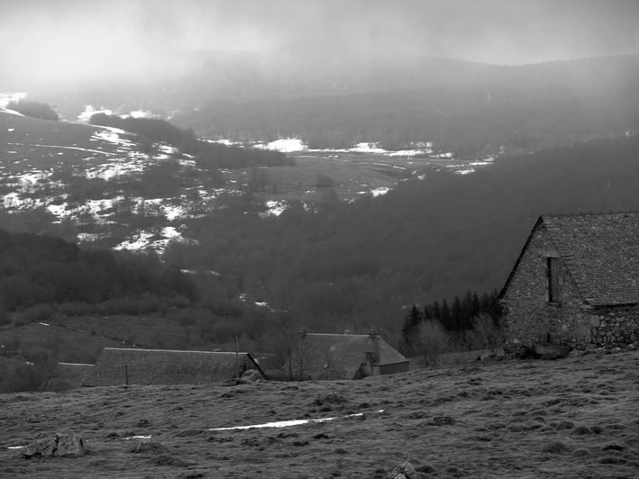 photo "Return to Aubrac" tags: landscape, black&white, clouds