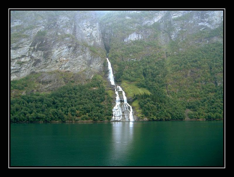 фото "Waterfall in the Geiranger Fjord" метки: путешествия, пейзаж, Европа, вода