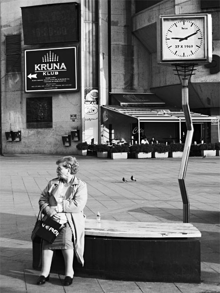 photo "Time" tags: city, portrait, woman