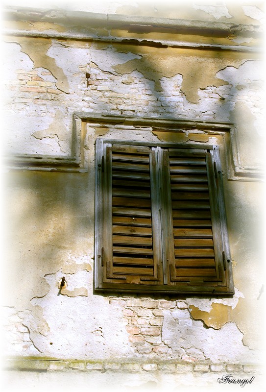 photo "The lost window" tags: architecture, genre, landscape, 